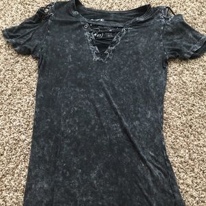 Buckle faded black vneck